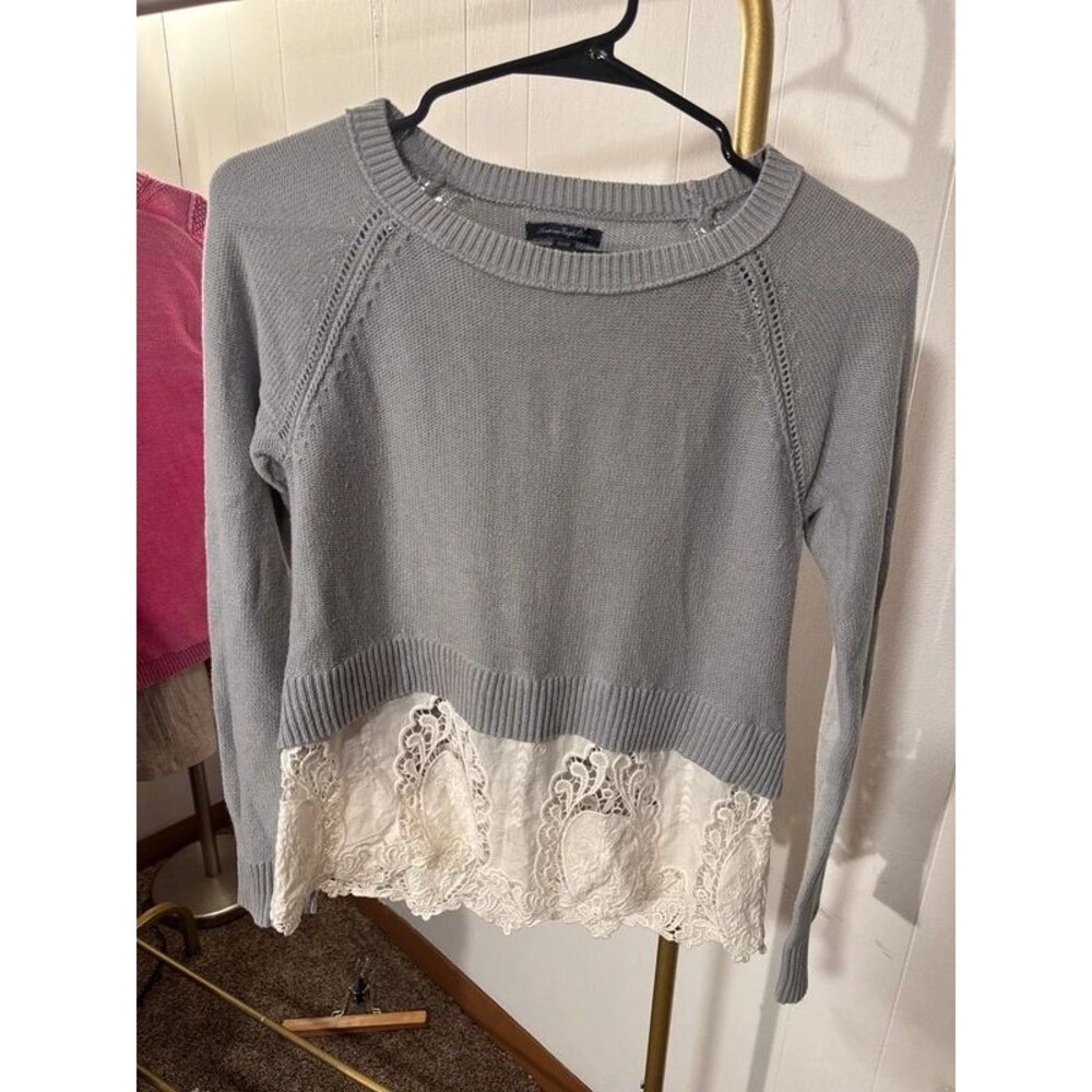 Cropped Sweater with lace bottom
